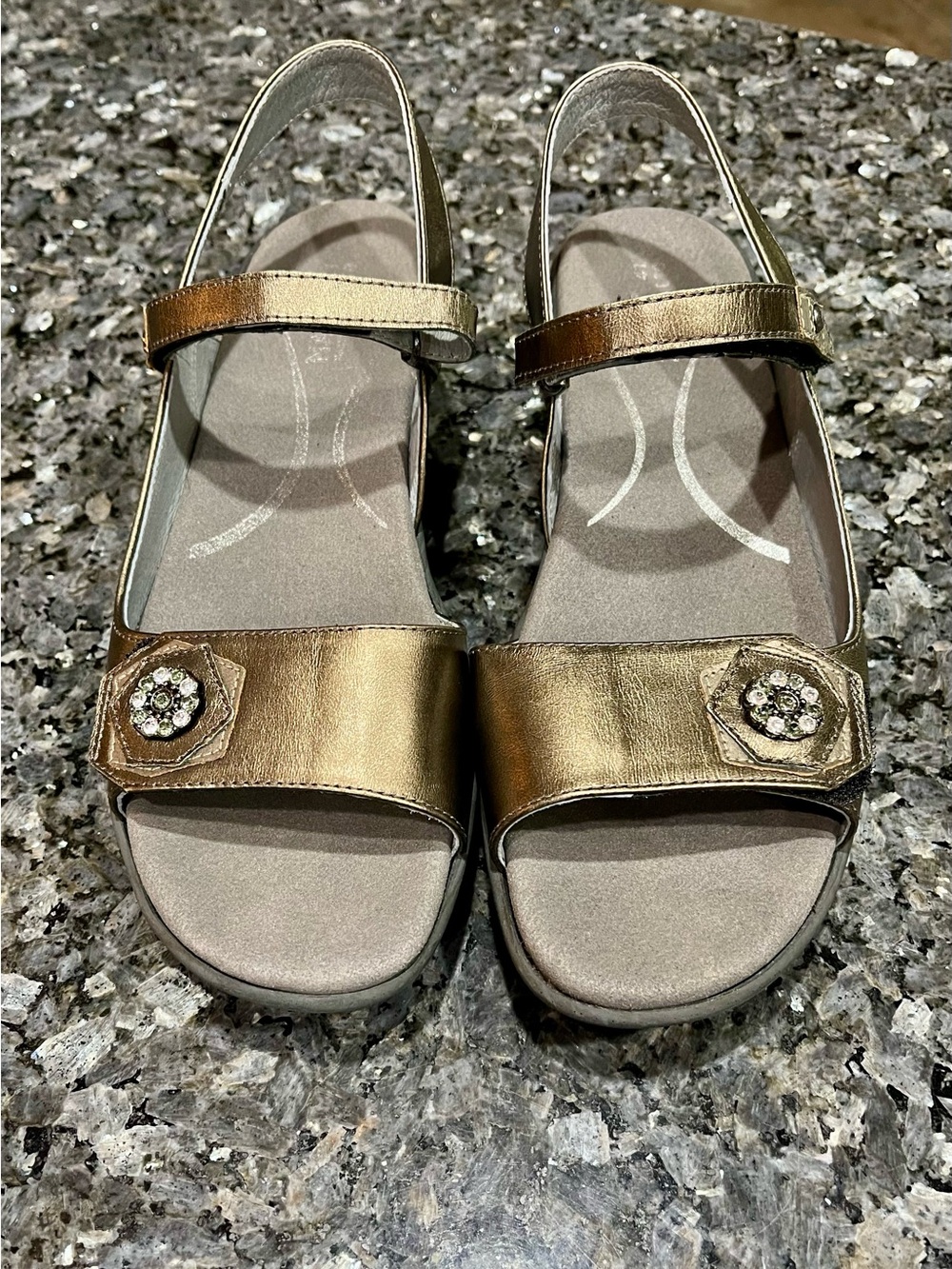 Naot Reserve Metallic Pewter Leather Sandals w/Crystal Accent Made in Israel 10